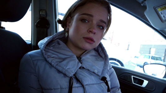 Бесжалостный коллектор выебал девушку за долги по кредиту