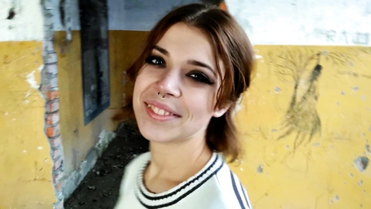 Ника и ее парень занимаются сексом в заброшенном здании и получает от этого особый кайф