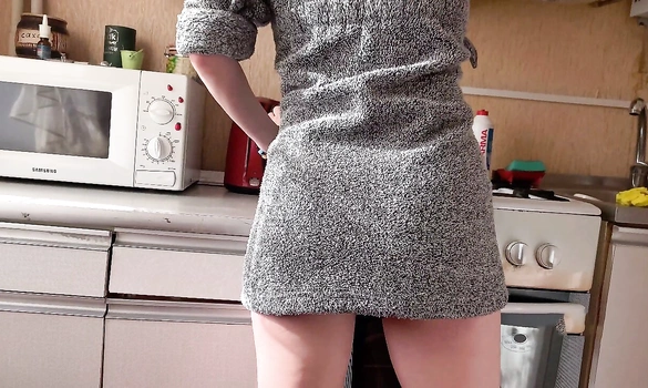 Зашел в гости к другу, и трахнул его мамку в анал пока его не было дома