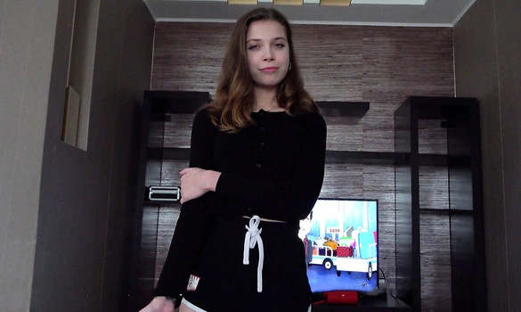 Проспорила подругам, что сможет снять свой анал с братом