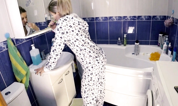 У мужа встал на молодую жену в пижаме и он не смог сдержать себя