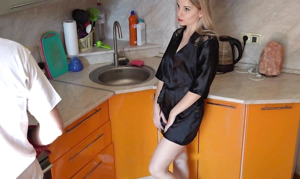 Русская женушка изменила мужу с мойщиком окон, потому что он её уже замахал