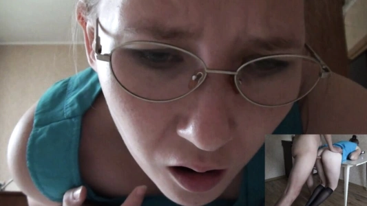 Даю в рот сестре жены, трахаю в анал и кончаю ей на лицо