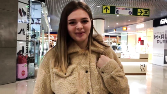 Устал ходить с ней по магазинам и она предложила сделать минет в примерочной