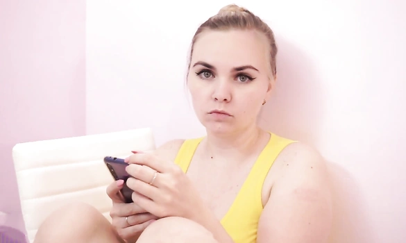 Соблазнил на секс сводную сестру, когда пролил на неё чай