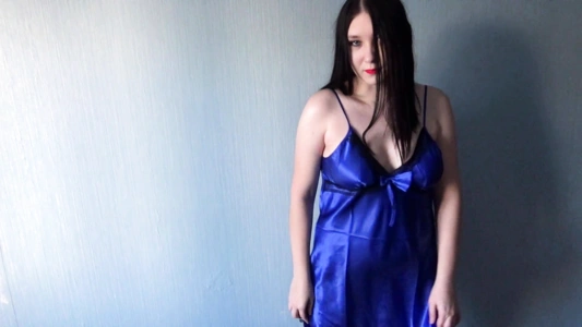 Развратный наряд сводной сестры-шлюхи заставил брата думать только о сексе!