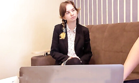 Студентка-шлюшка - заглянула к преподавателю на дополнительные занятия!