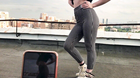 Решила найти себе парня в нете и не удержалась от секса на первом свидании!