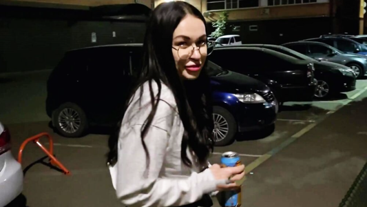 Гопник подцепил незнакомку и развел её на минет в подъезде!