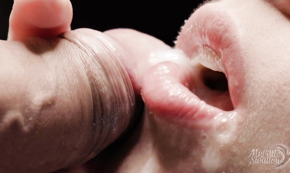 Очень сладкий минет - реально крупным планом с подругой в маске!