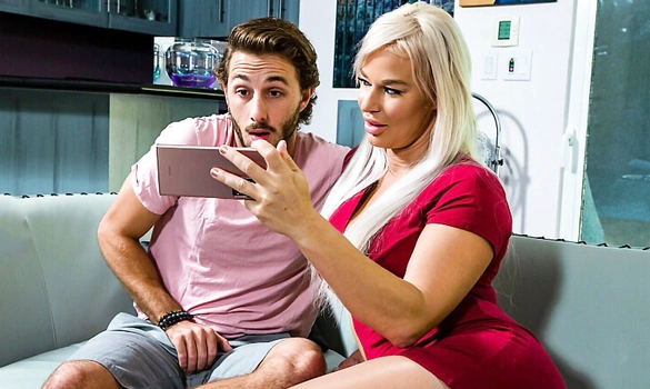 Мама друга соблазнила молодого парня и дала ему в тугое очко!