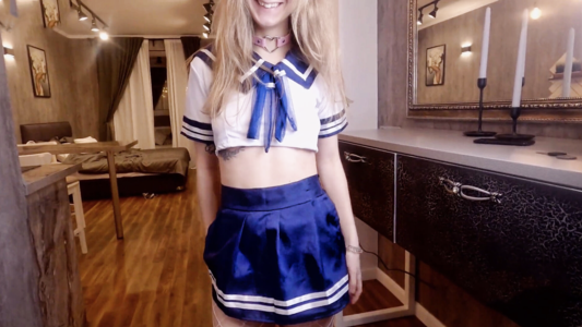 Соблазнила курьера и предложила зайти в гости - пока парня не было дома!