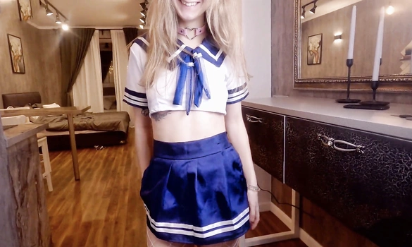 Соблазнила курьера и предложила зайти в гости - пока парня не было дома!