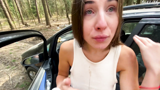 Приехал с подругой в лес - на природу, чтобы сделала глубокий минет со спермой в рот!