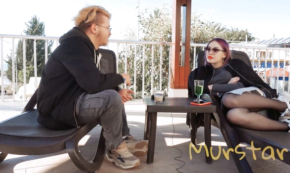 Пока друг на экскурсии Валера знакомится с замужней москвичкой и трахает её в своем номере отеля