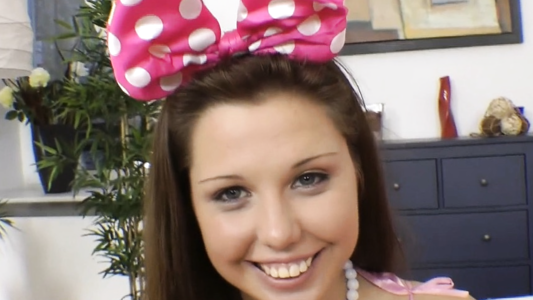 У тебя такие красивые глаза! Ты просто милашка!