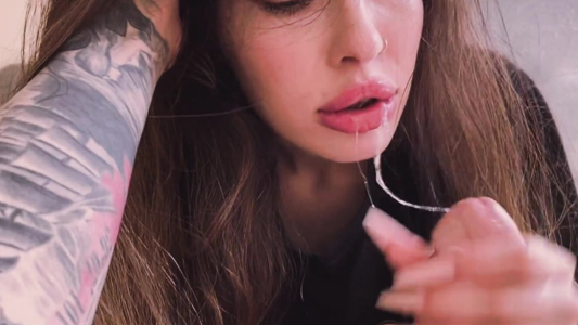 Моя девушка делает идеальный минет