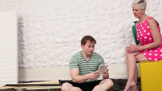 Первый раз с такой зрелой женщиной