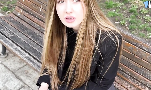 Как можно пройти мимо и не помочь такой милашке..