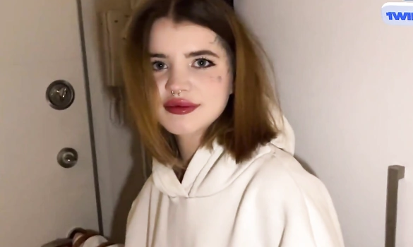 Изменил девушке с подругой и трахнул в попу