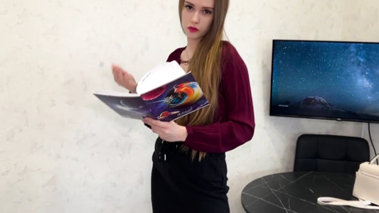 Показала свое мастерство по минету