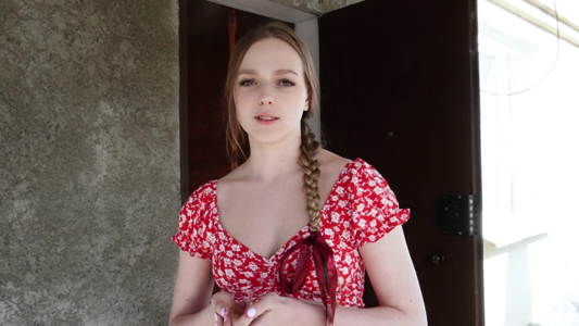 Симпатичная девушка с деревни занялась сексом с городским парнем