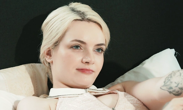 Сладкий утренний секс со своей женщиной