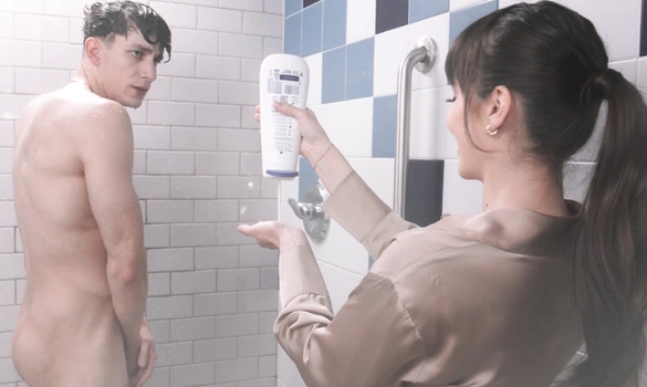 Вы что делаете? - Зрелая милфа зашла к парню в душ!