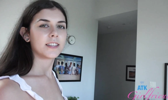 Вернулся домой а девушка хочет секса