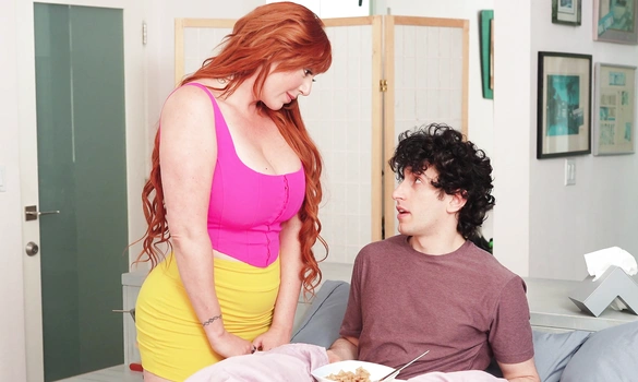 Пышная мачеха дико прыгает и трется о член