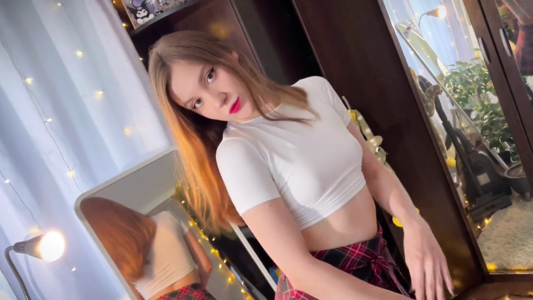 Секрет успеха любой девушки - кортака юбка и глубокий минет