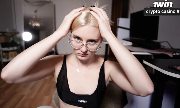 Поймала парня на дрочке - и захотела секса!