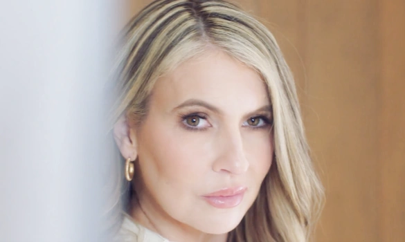 Опытная мамка показала тренеру пасынка, на что способна ее волосатая киска