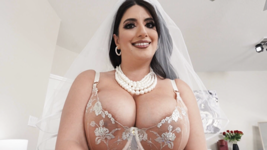 Только вышла замуж, а уже дает в попу