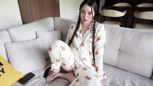 Отчим наказал меня за прогул — я лежала перед теликом!