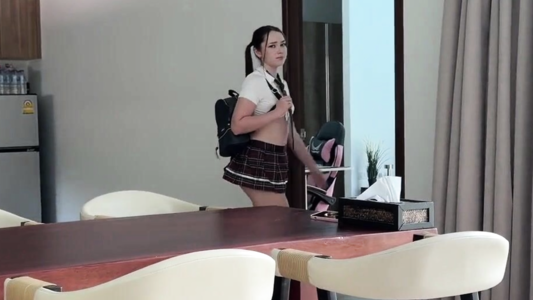 Падчерице очень понравилось, как отчим наказал её за прогулы