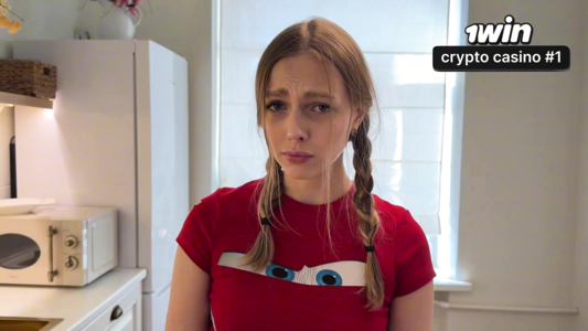 Падчерица разбила дорогой мамин чайник... теперь она отрабатывает киской